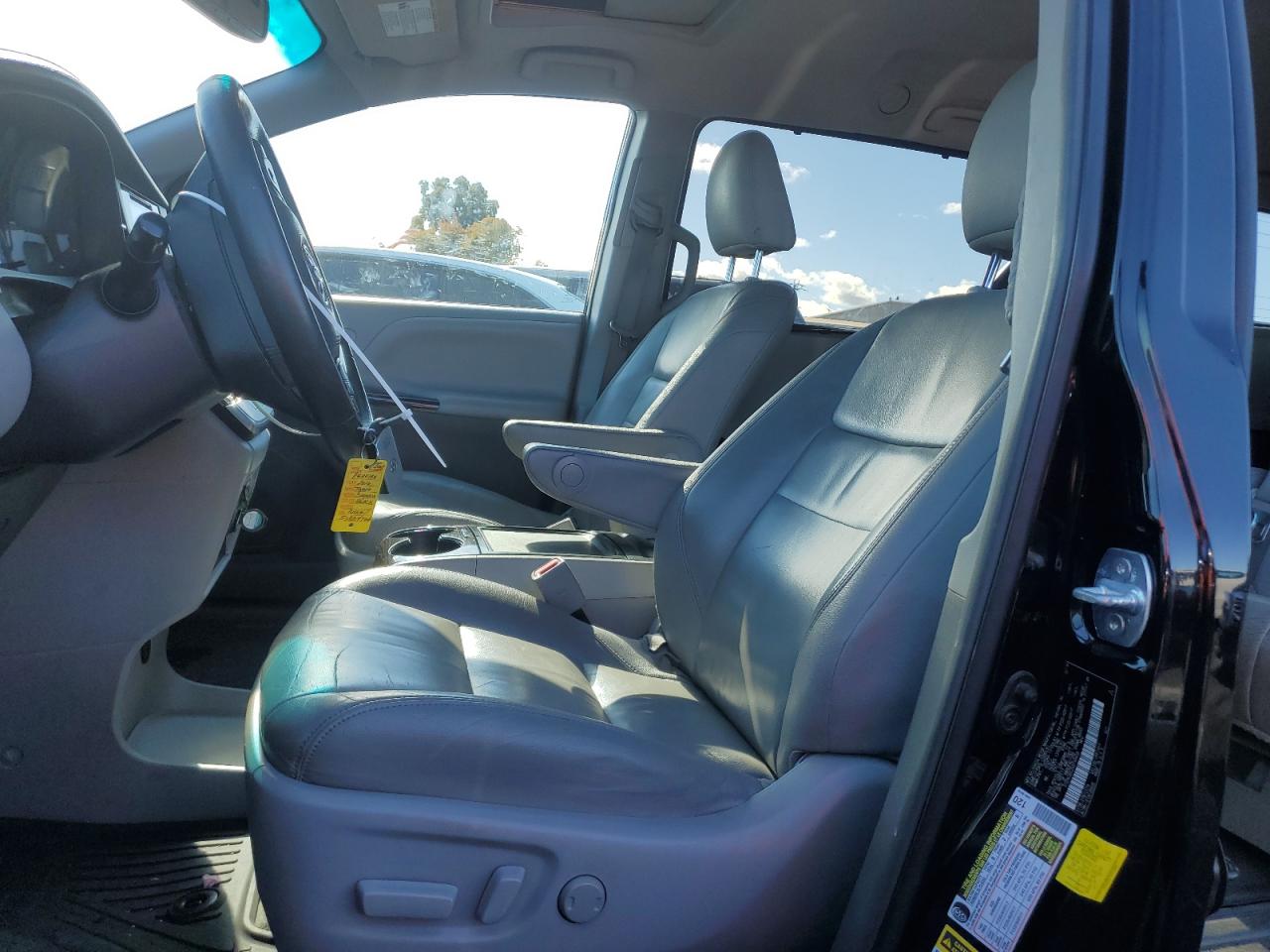 2016 Toyota Sienna VIN 5TDYK3DC2GS746458 Copart auction photo, front end damage thumbnail 7