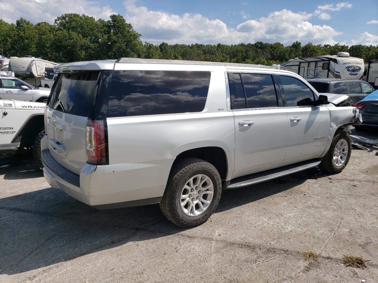 2017 GMC Yukon VIN 1GKS1GKC4HR368716 Copart auction photo, front end damage thumbnail 3