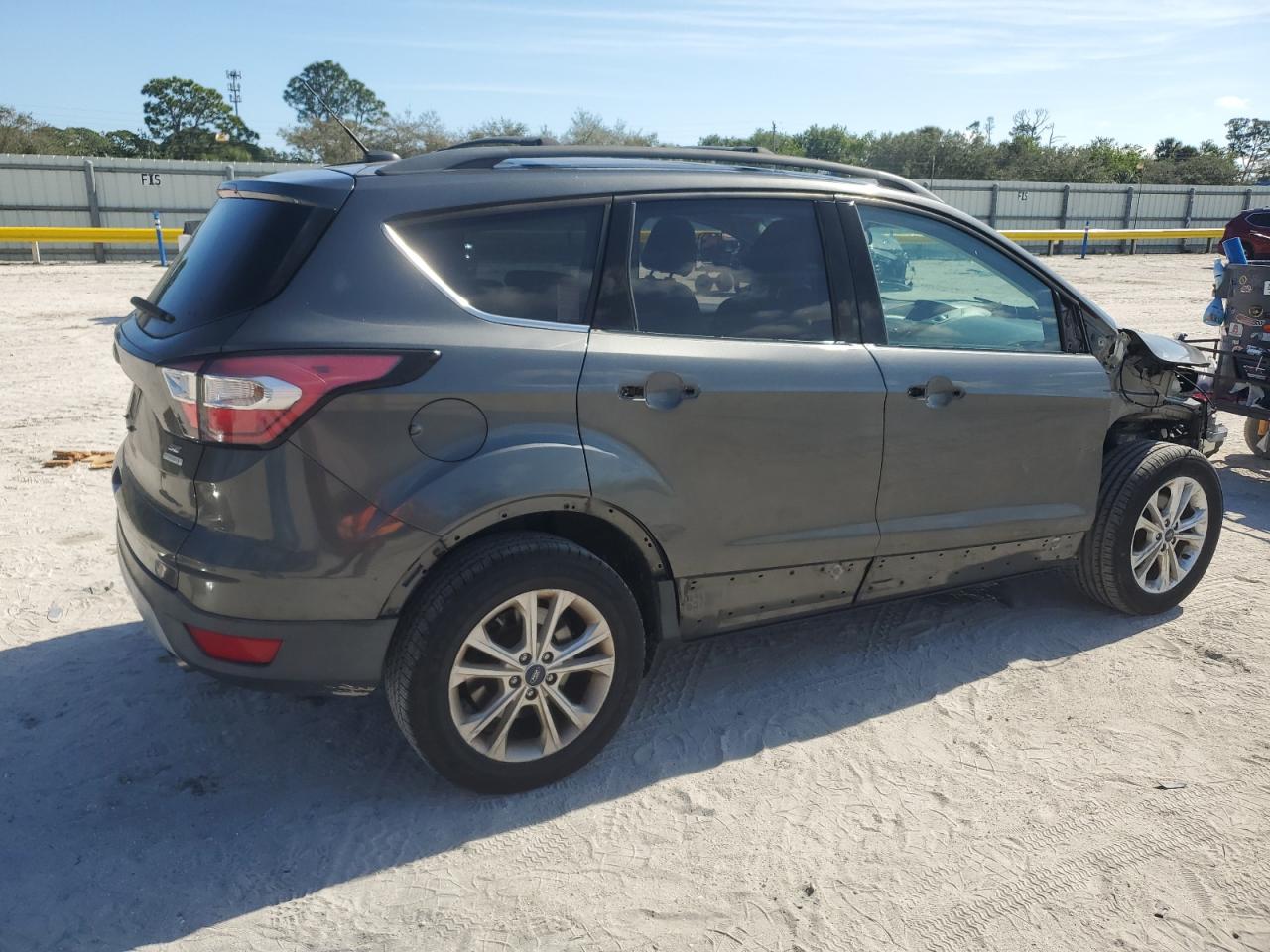 2017 Ford Escape VIN 1FMCU0GD9HUC19419 Copart auction photo, front end damage thumbnail 3