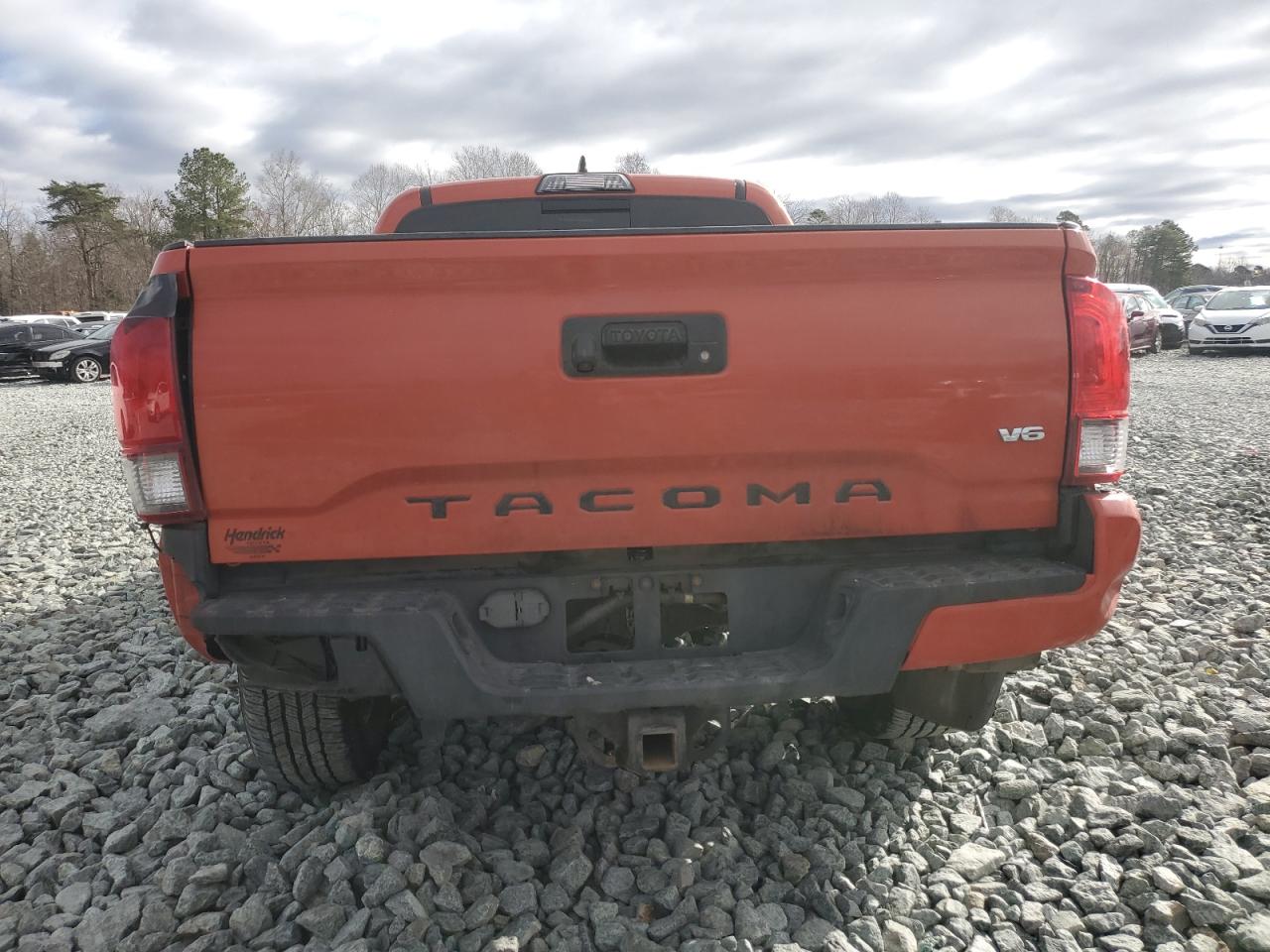 2018 Toyota Tacoma VIN 3TMCZ5AN5JM127576 Copart auction photo, vandalism / stripped damage thumbnail 6