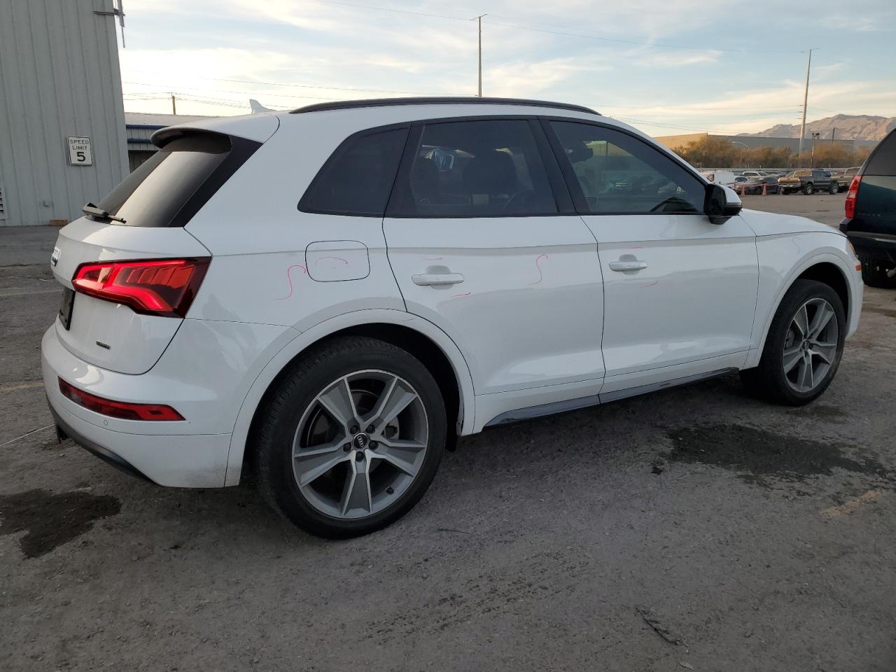 2020 Audi Q5 VIN WA1BNAFY2L2060832 Copart auction photo, side / rear end damage thumbnail 3