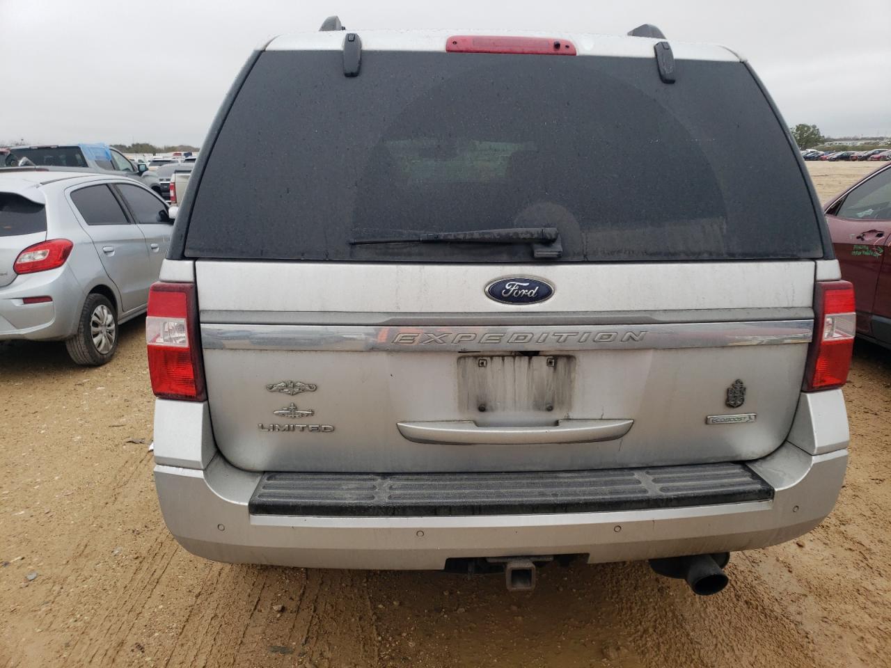 2016 Ford Expedition VIN 1FMJU1KT1GEF53528 Copart auction photo, front end / minor dent/scratches damage thumbnail 6
