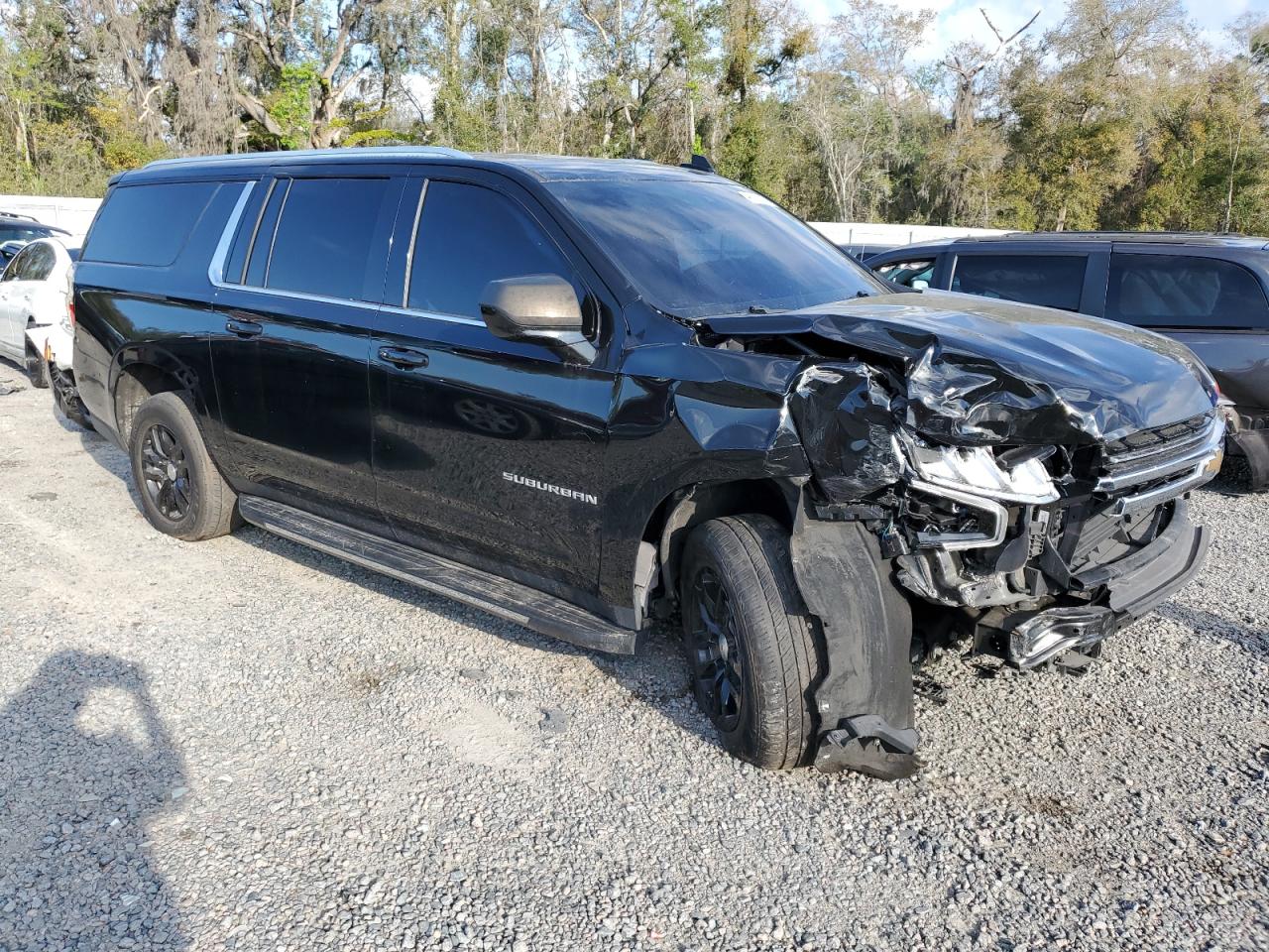2021 Chevrolet Suburban VIN 1GNSCCKD4MR176317 Copart auction photo, front end / side damage thumbnail 4