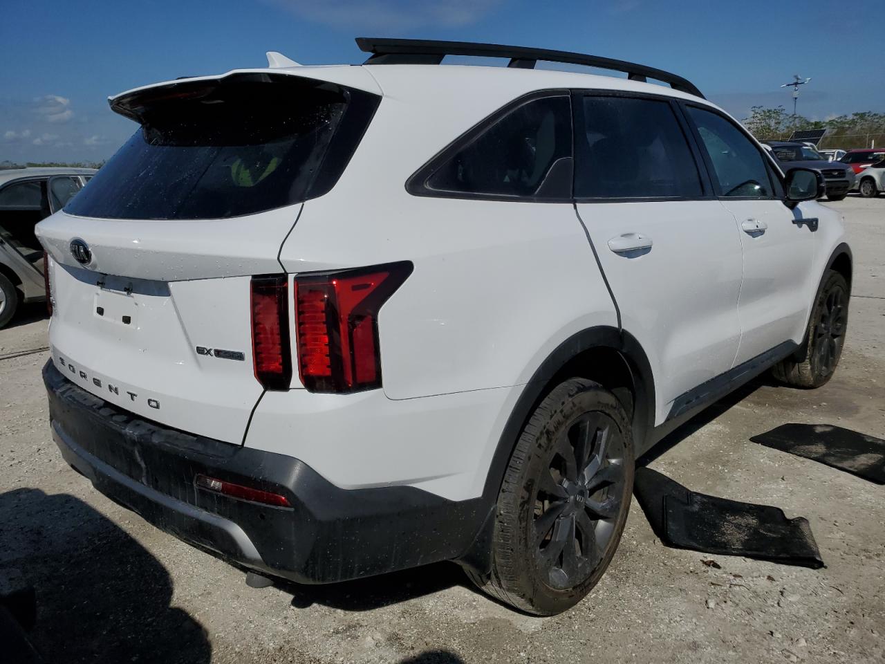 2021 KIA Sorento VIN 5XYRHDLF4MG071340 Copart auction photo, water/flood damage thumbnail 3