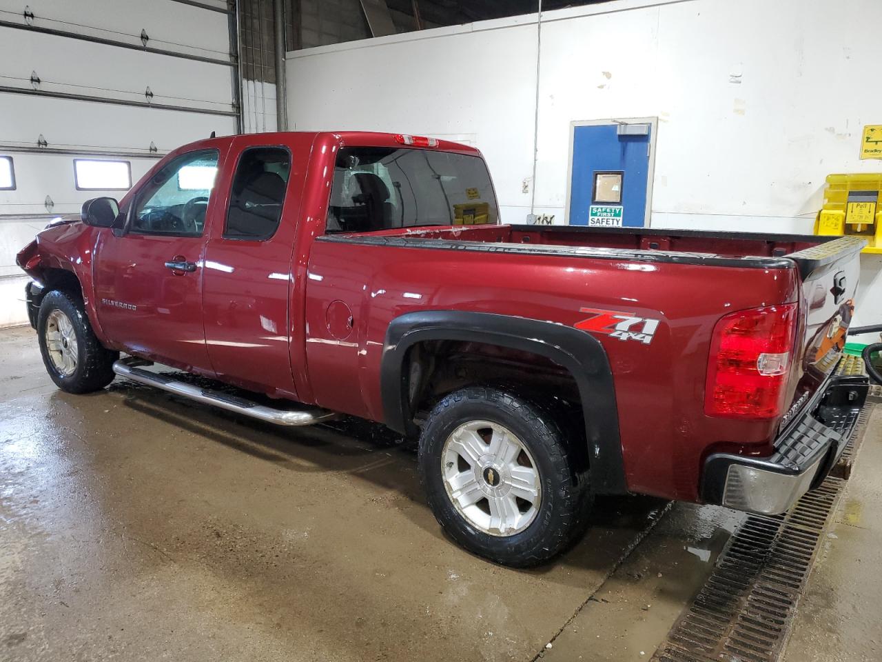 2013 Chevrolet Silverado VIN 1GCRKSE70DZ235924 Copart auction photo, front end / rear end damage thumbnail 2