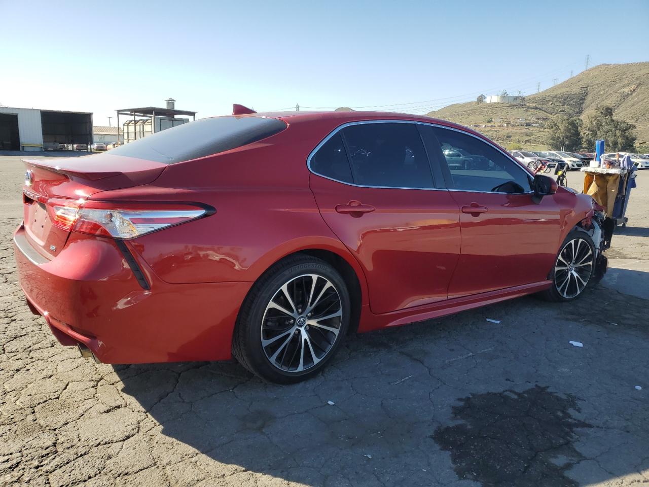 2020 Toyota Camry VIN 4T1G11AK6LU317288 Copart auction photo, front end / side damage thumbnail 3