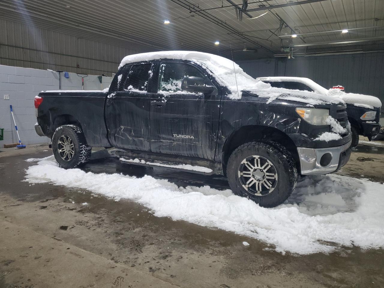 2011 Toyota Tundra VIN 5TFUM5F18BX024415 Copart auction photo, front end / side damage thumbnail 4