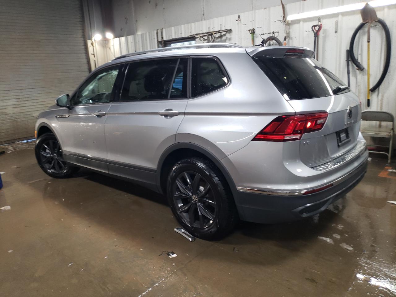 2024 Volkswagen Tiguan VIN 3VVMB7AXXRM113563 Copart auction photo, rear end damage thumbnail 2