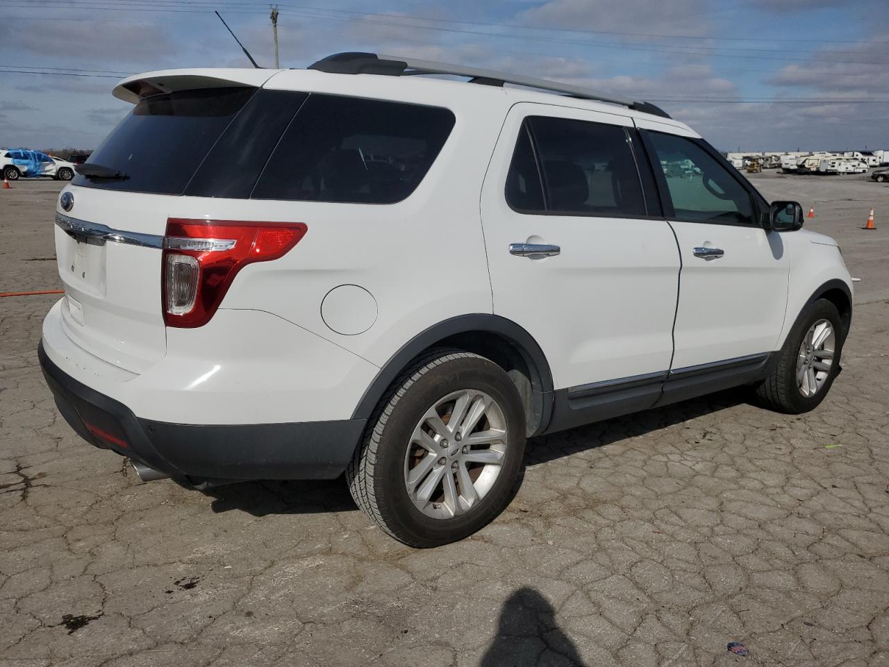 2013 Ford Explorer VIN 1FM5K7D89DGC61533 Copart auction photo, side / front end damage thumbnail 3