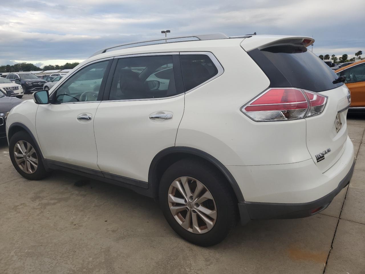 2014 Nissan Rogue VIN 5N1AT2MT2EC839113 Copart auction photo, water/flood damage thumbnail 2