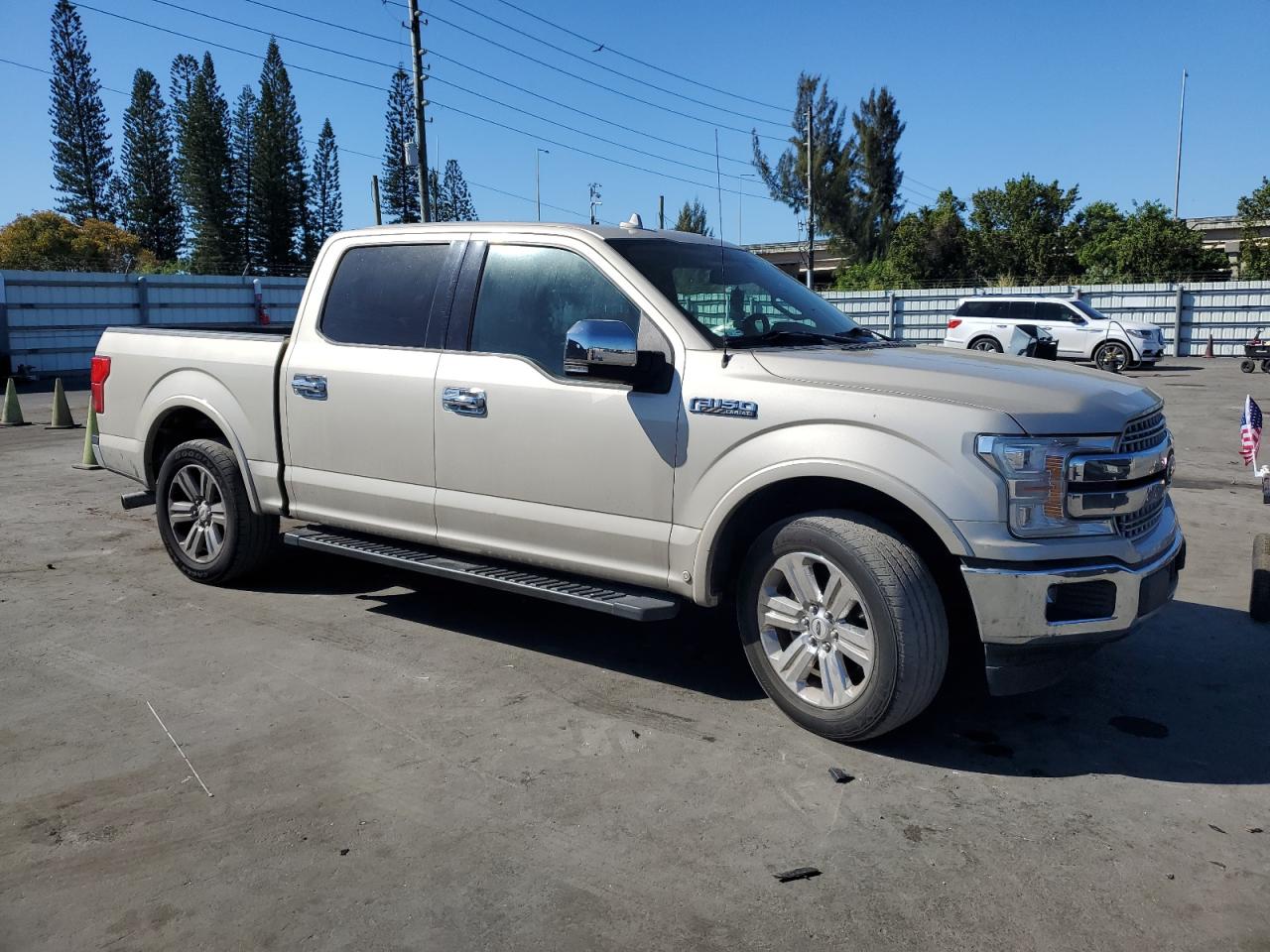 2018 Ford F-150 VIN 1FTEW1CG7JKD14009 Copart auction photo, side / rear end damage thumbnail 4