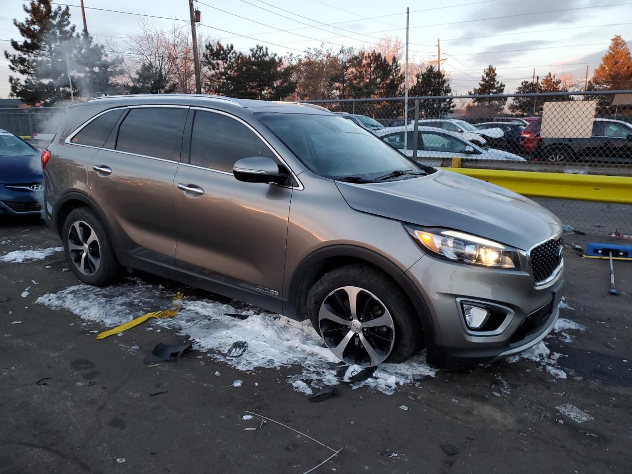 2017 KIA Sorento VIN 5XYPHDA56HG323239 Copart auction photo, all over damage thumbnail 4