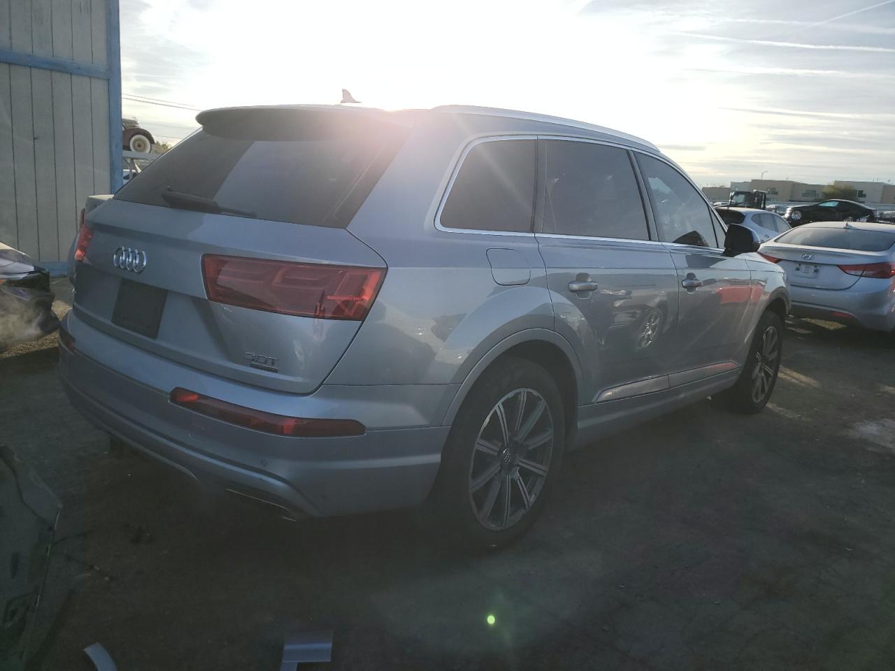2017 Audi Q7 VIN WA1LAAF75HD029822 Copart auction photo, front end damage thumbnail 3
