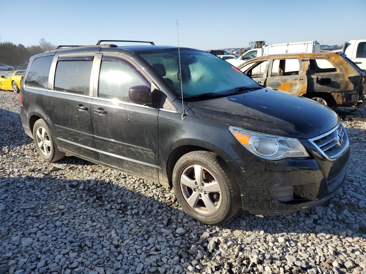 2011 Volkswagen Routan VIN 2V4RW3DG9BR806187 Copart auction photo, minor dent/scratches damage thumbnail 4