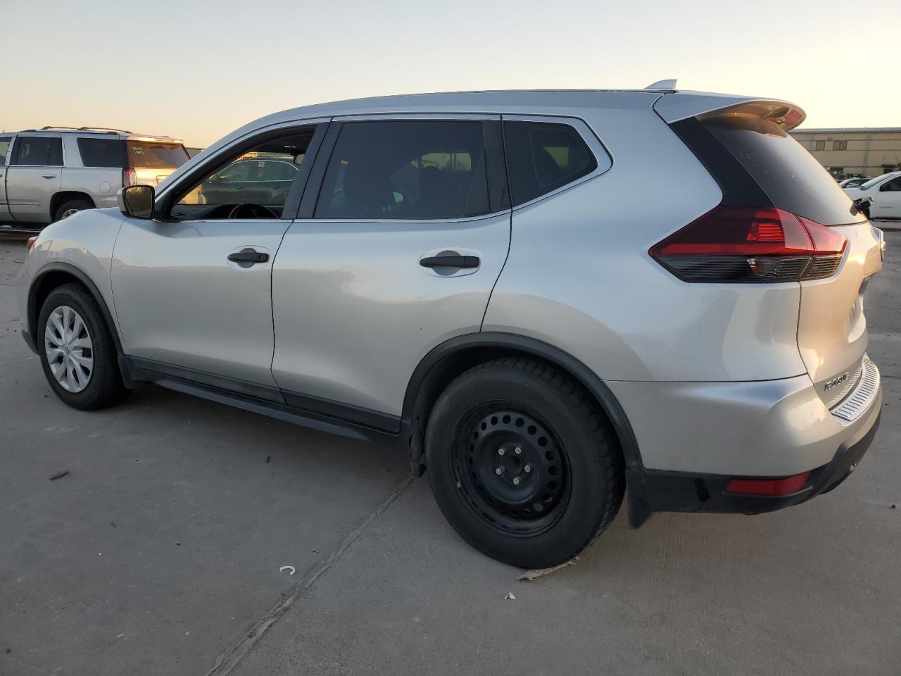 2018 Nissan Rogue VIN 5N1AT2MT3JC830043 Copart auction photo, side / rear end damage thumbnail 2
