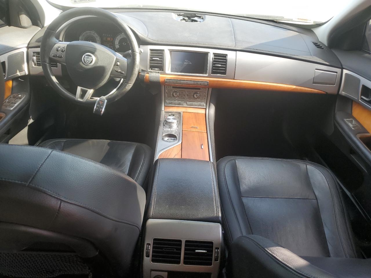 2010 Jaguar XF VIN SAJWA0FA5AHR66355 Copart auction photo, rear end / minor dent/scratches damage thumbnail 8
