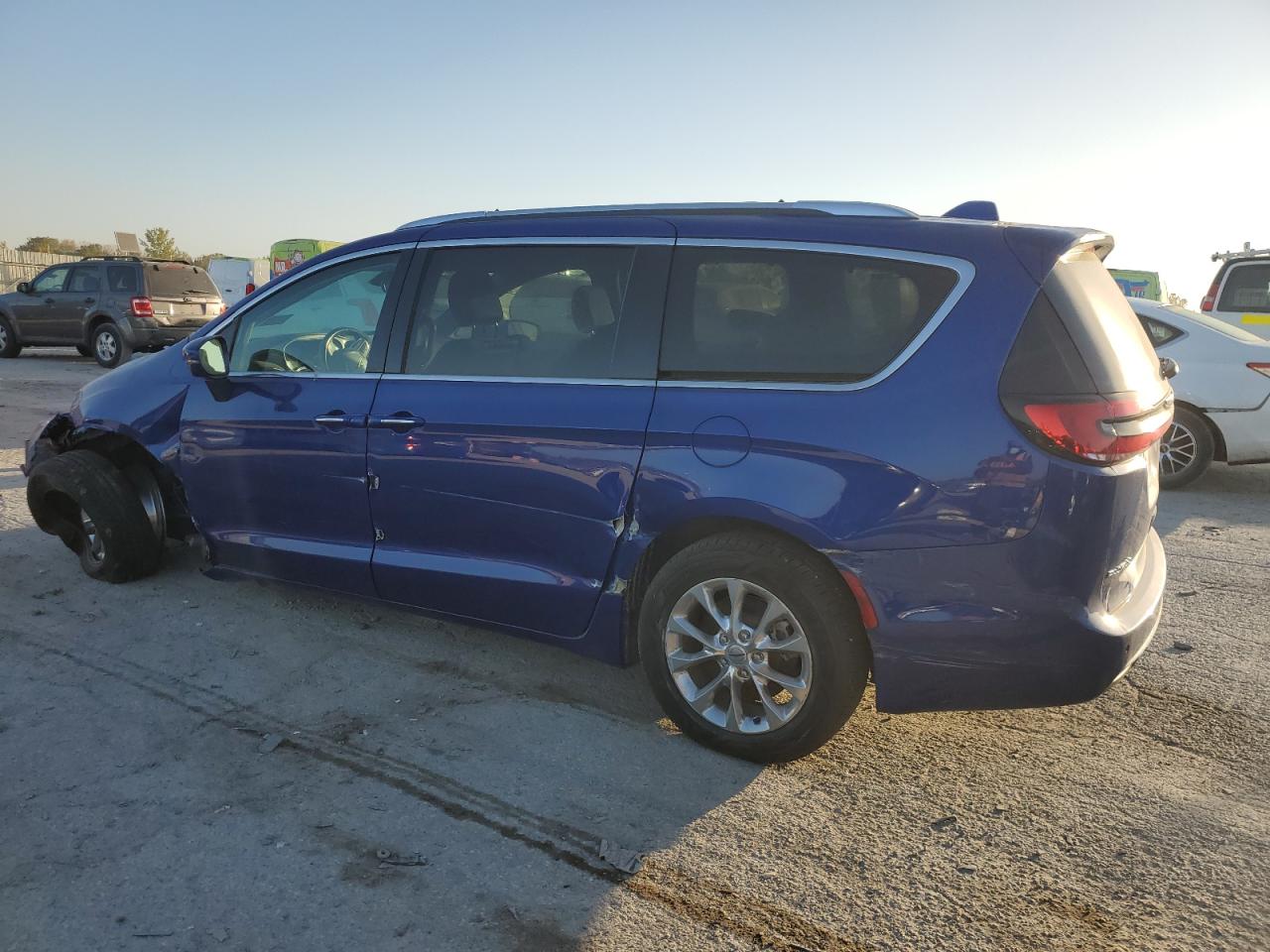 2021 Chrysler Pacifica VIN 2C4RC3BG0MR554192 Copart auction photo, front end / undercarriage damage thumbnail 2