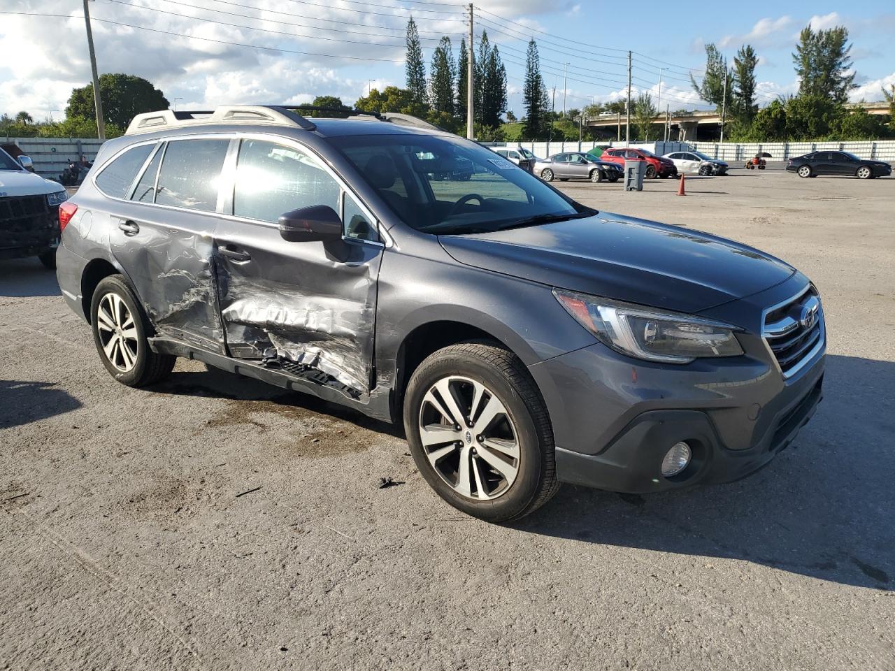 2018 Subaru Outback VIN 4S4BSANC1J3342564 Copart auction photo, side damage thumbnail 4