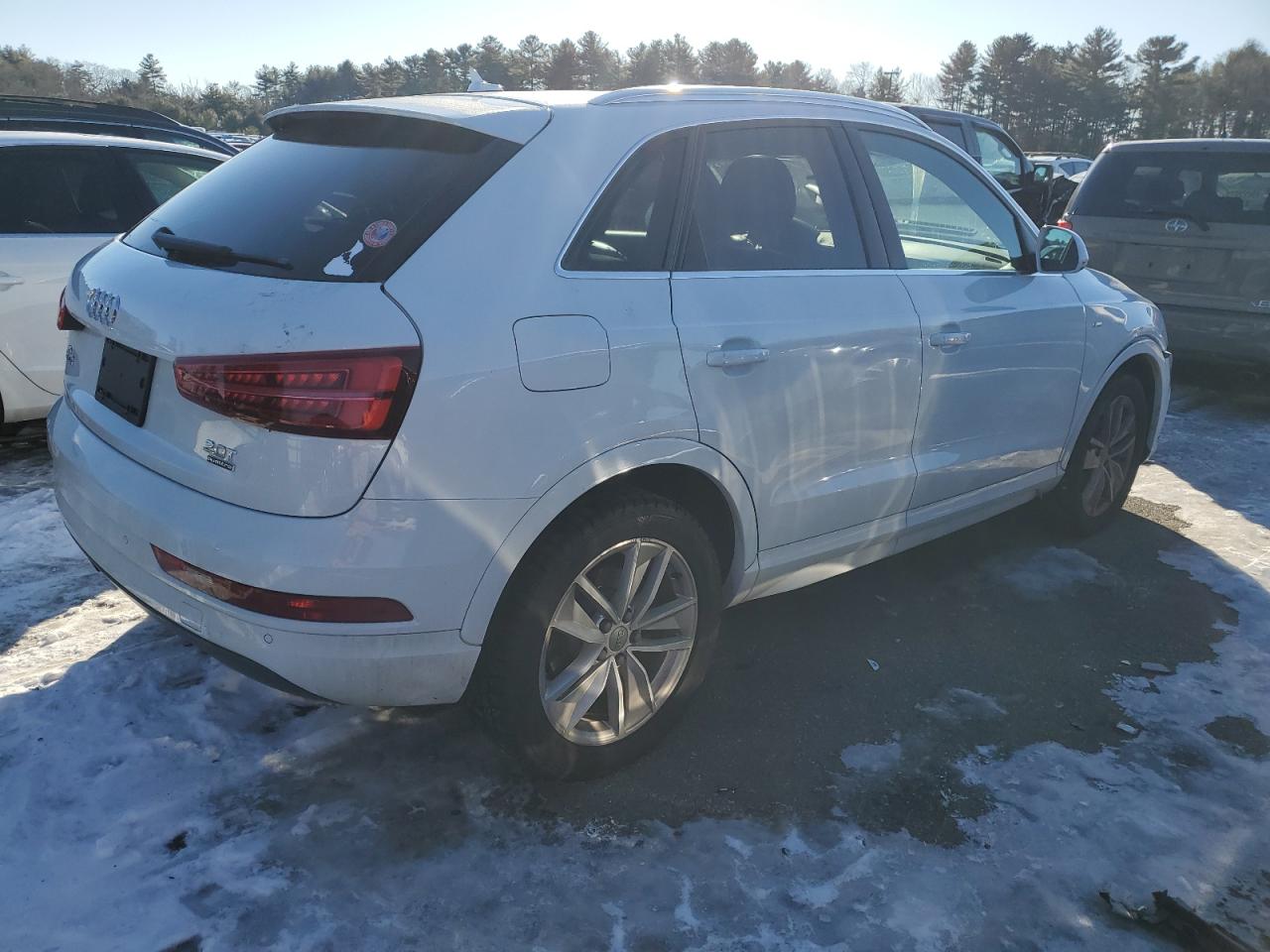 2018 Audi Q3 VIN WA1JCCFS8JR002902 Copart auction photo, front end / minor dent/scratches damage thumbnail 3