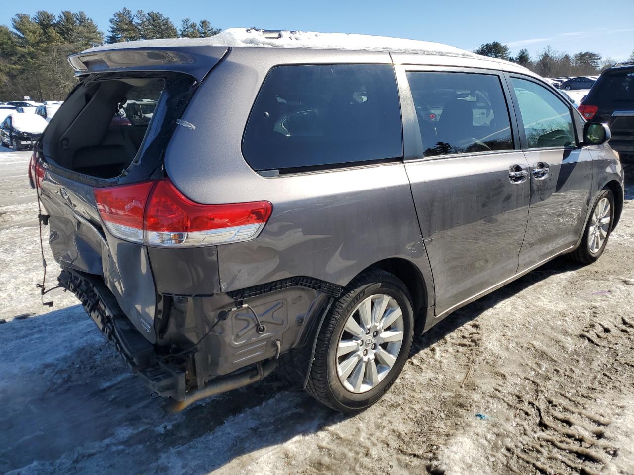 2011 Toyota Sienna VIN 5TDDK3DC7BS002989 Copart auction photo, rear end damage thumbnail 3