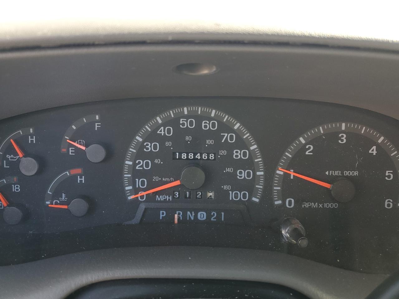 1998 Ford Expedition VIN 1FMRU18W6WLC20918 Copart auction photo, front end damage thumbnail 9