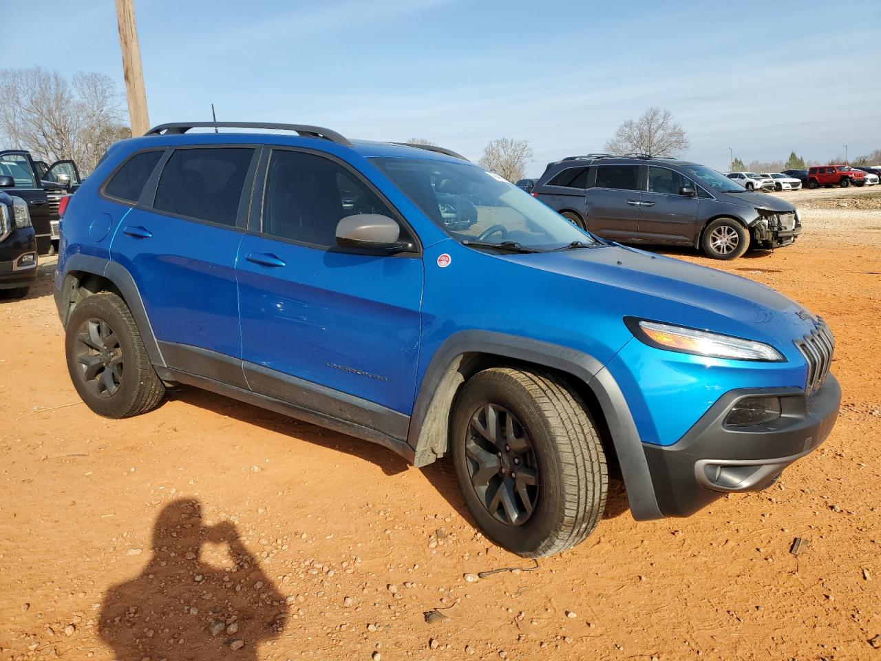 2017 Jeep Cherokee VIN 1C4PJMBB6HW598718 Copart auction photo, front end / side damage thumbnail 4