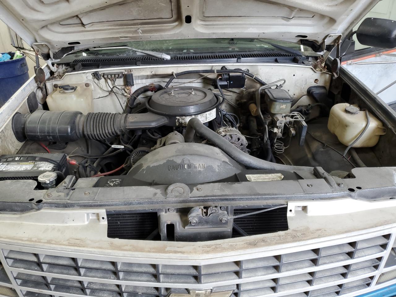 1992 Chevrolet GMT-400 VIN 1GBJC34K0NE224926 Copart auction photo, front end / rear end damage thumbnail 11