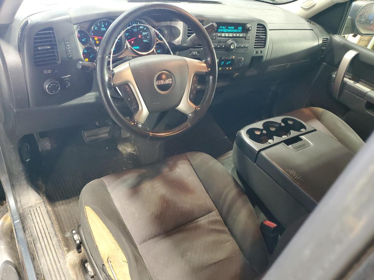 2011 GMC Sierra VIN 1GTR1VE03BZ338694 Copart auction photo, undercarriage / normal wear damage thumbnail 8