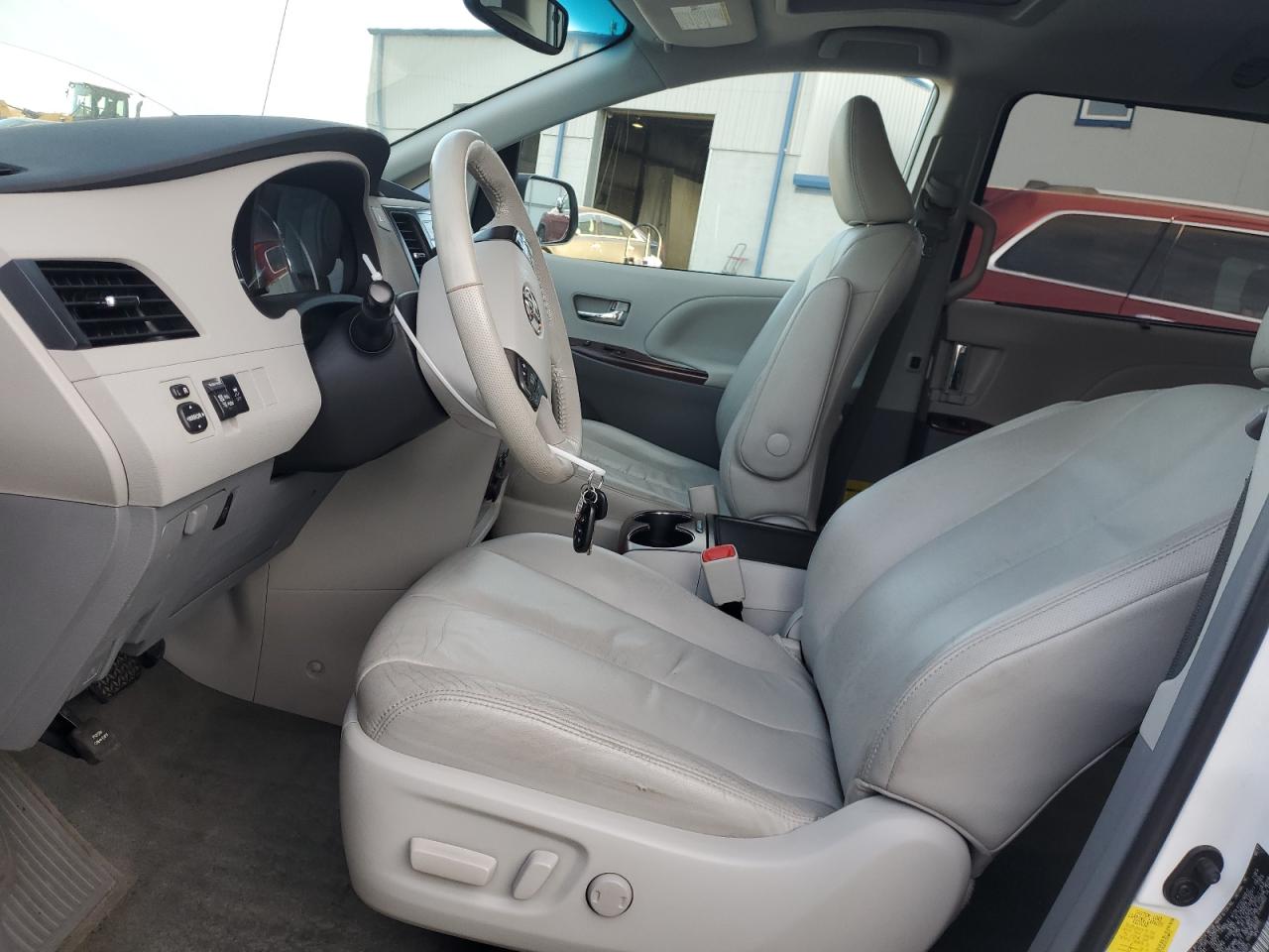 2012 Toyota Sienna VIN 5TDYK3DC6CS190973 Copart auction photo, rear end damage thumbnail 7