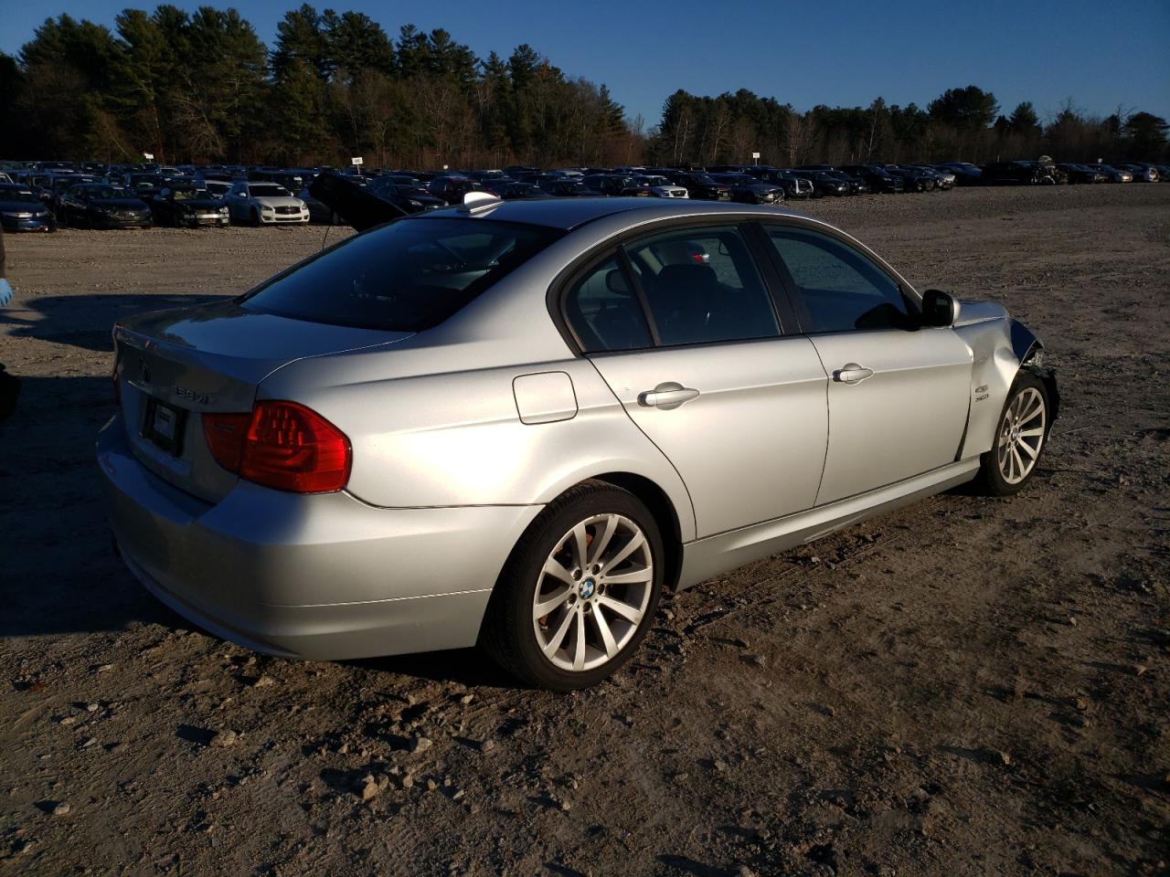 2011 BMW 3er VIN WBAPK5G59BNN80827 Copart auction photo, front end / minor dent/scratches damage thumbnail 3
