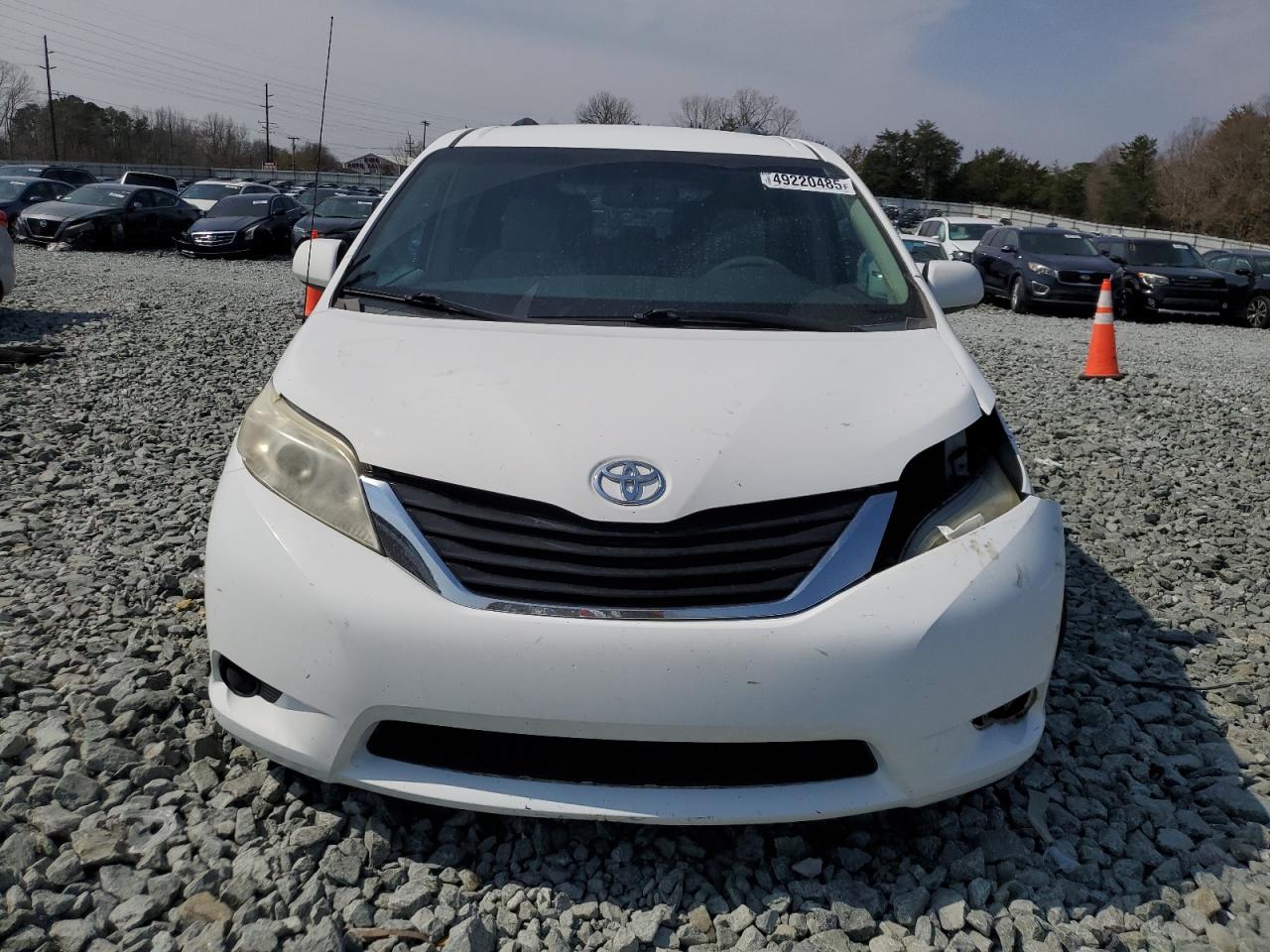 2011 Toyota Sienna VIN 5TDKK3DC5BS043922 Copart auction photo, front end / minor dent/scratches damage thumbnail 5