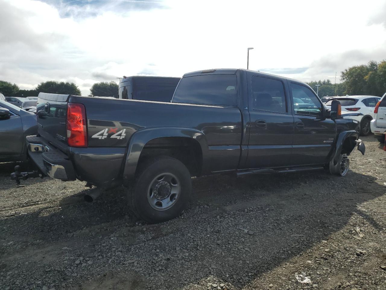 2003 Chevrolet Silverado VIN 1GCHK23113F146695 Copart auction photo, front end / undercarriage damage thumbnail 3