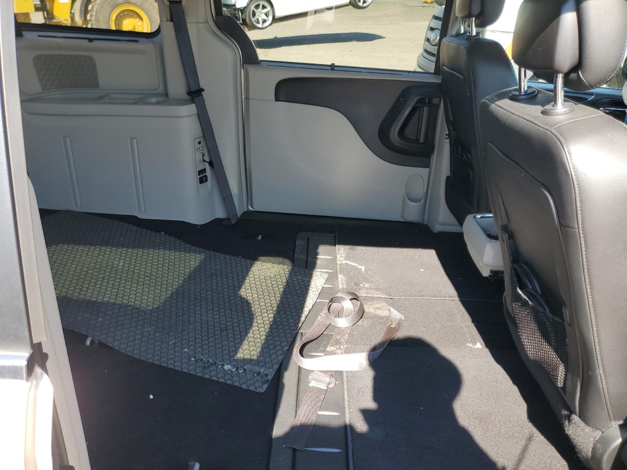 2015 Chrysler Town & Country VIN 2C4RC1BG8FR727044 Copart auction photo, front end / undercarriage damage thumbnail 11