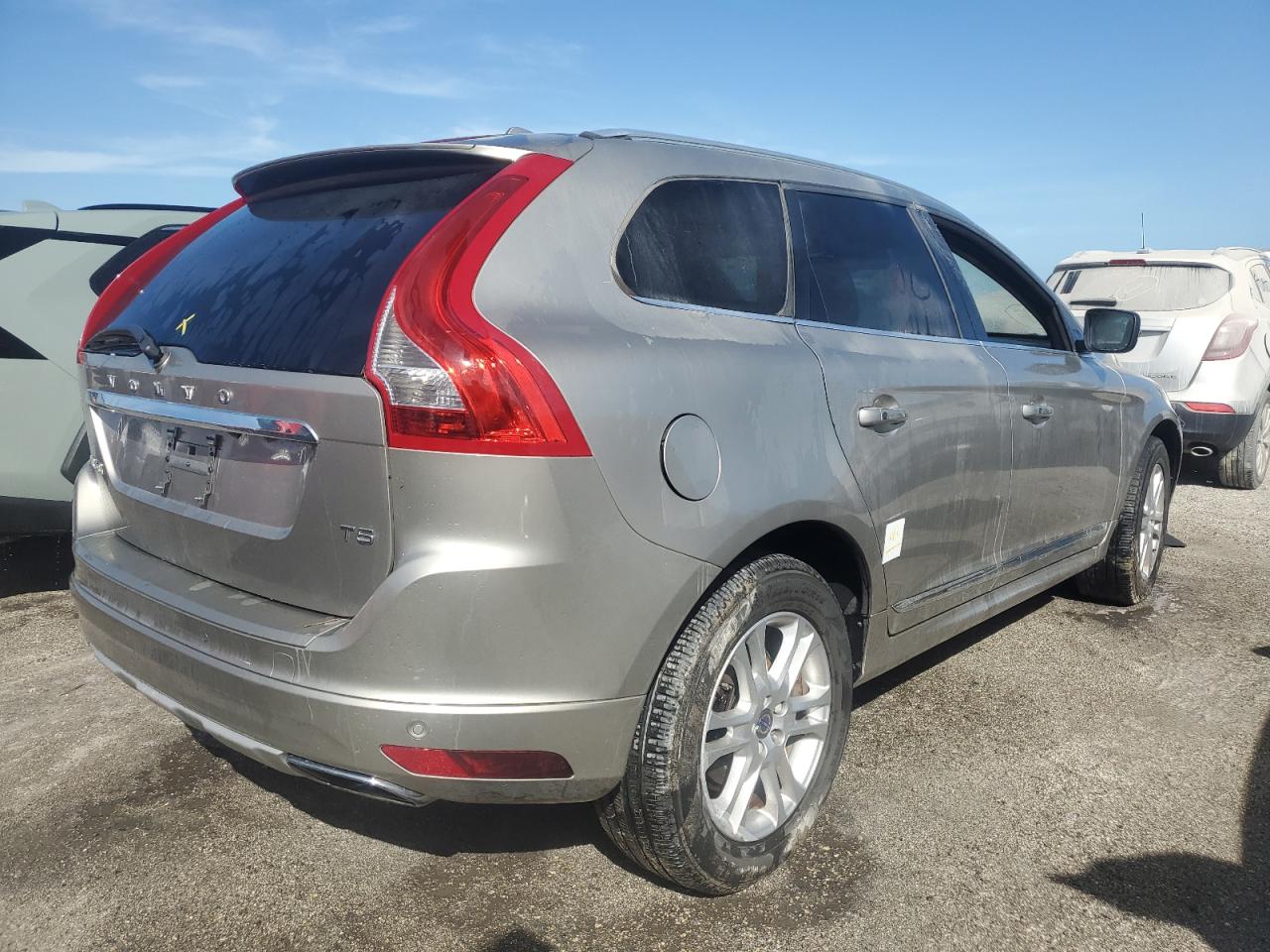 2016 Volvo XC60 VIN YV440MDK0G2826833 Copart auction photo, water/flood damage thumbnail 3