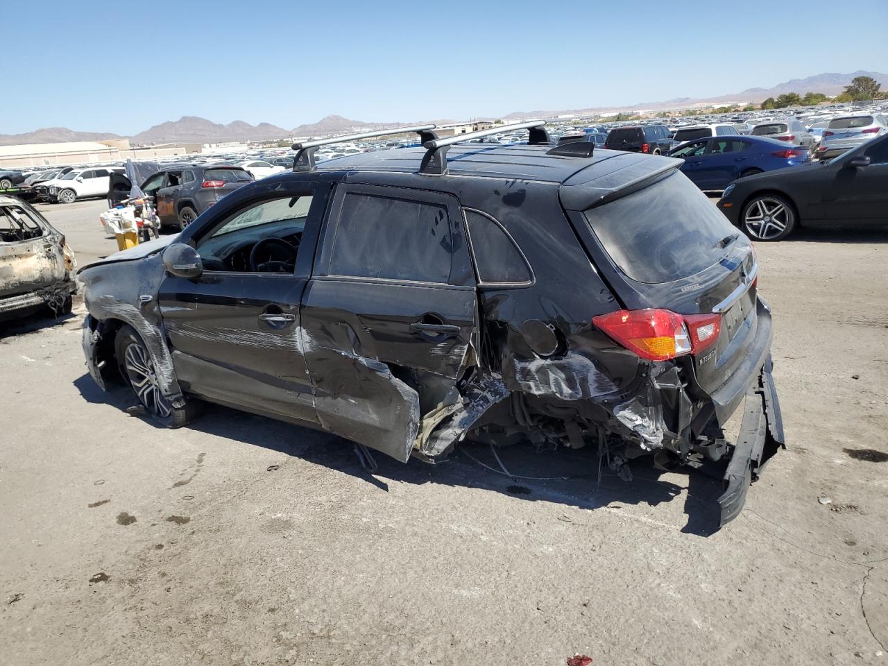 2018 Mitsubishi Outlander VIN JA4AP3AU1JU008020 Copart auction photo, all over damage thumbnail 2