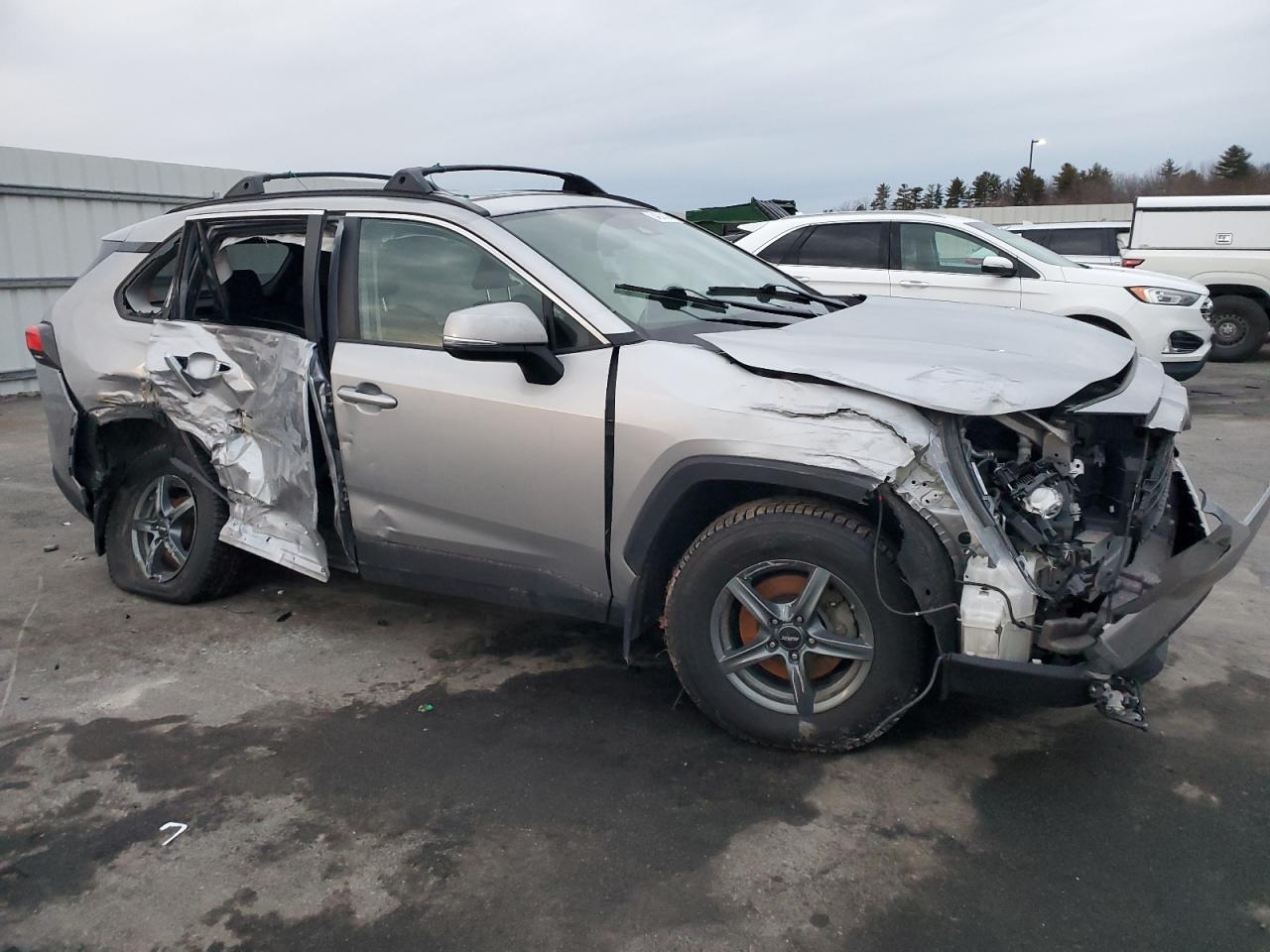 2022 Toyota RAV 4 VIN 4T3B6RFV1NU068468 Copart auction photo, all over damage thumbnail 4