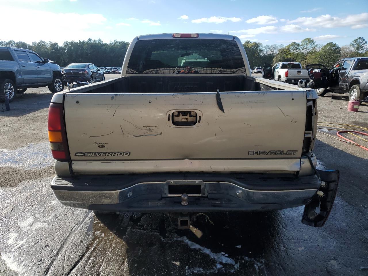 2000 Chevrolet Silverado VIN 2GCEC19W3Y1334095 Copart auction photo, side / all over damage thumbnail 6