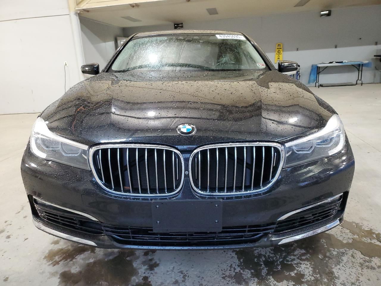 2017 BMW 7er VIN WBA7E4C53HGU99097 Copart auction photo, undercarriage / minor dent/scratches damage thumbnail 5