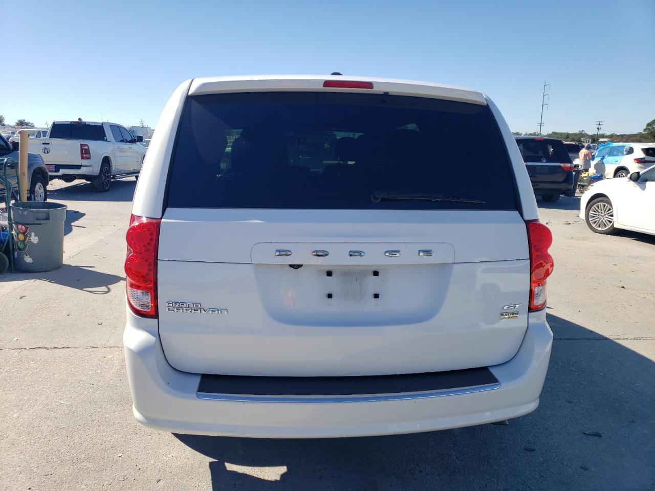 2018 Dodge Caravan VIN 2C4RDGEGXJR206167 Copart auction photo, side damage thumbnail 6