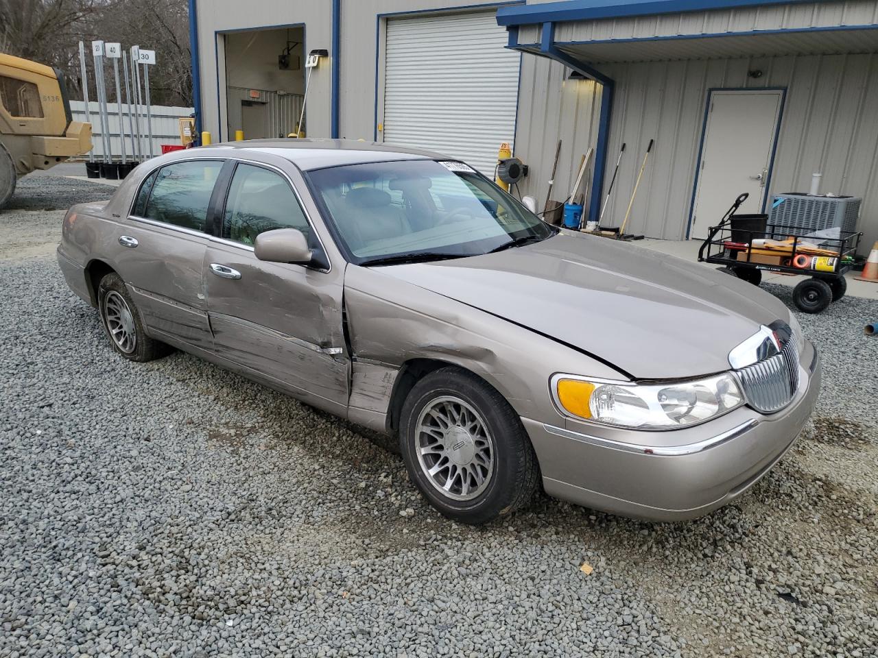 2000 Lincoln Town Car VIN 1LNHM82W6YY918948 Copart auction photo, all over damage thumbnail 4