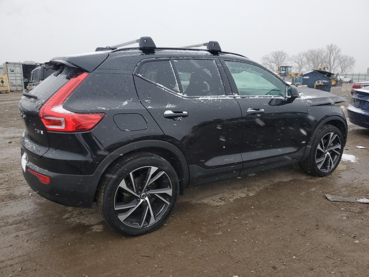 2021 Volvo XC40 VIN YV4162UM6M2435950 Copart auction photo, front end / minor dent/scratches damage thumbnail 3