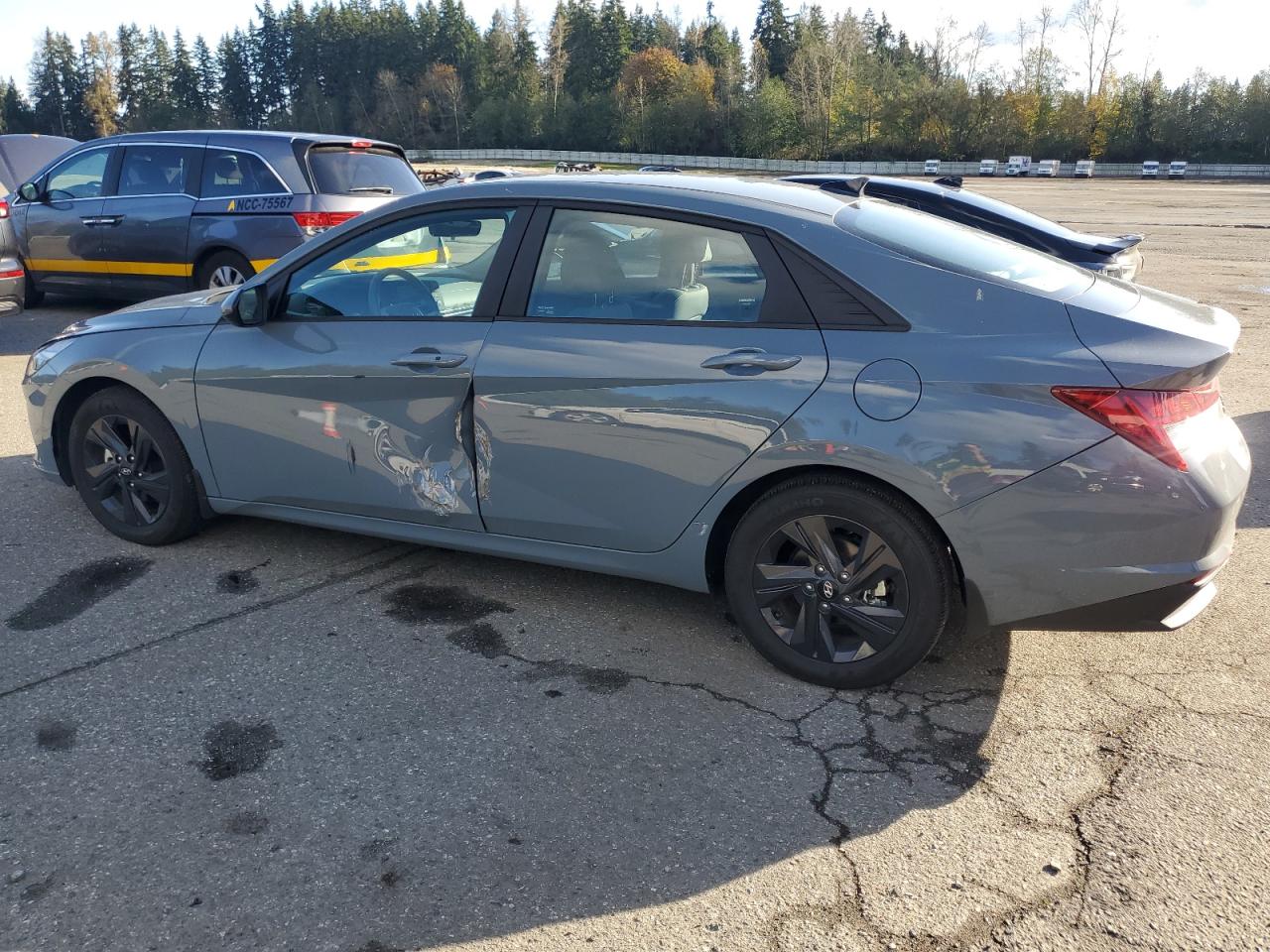 2022 Hyundai Elantra VIN KMHLM4AJ4NU031652 Copart auction photo, side / rear end damage thumbnail 2