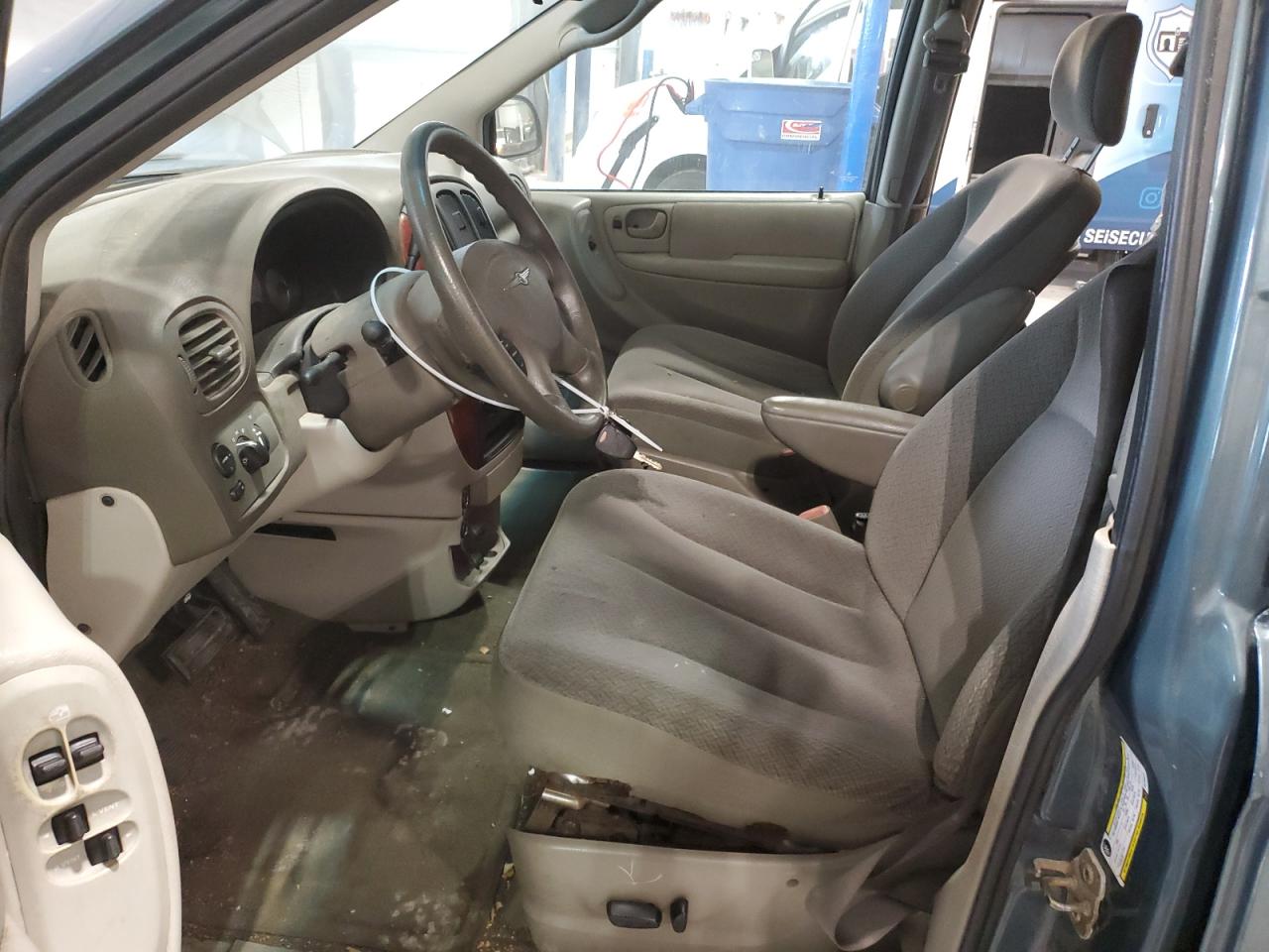 2006 Chrysler Town & Country VIN 2A4GP44R66R768813 Copart auction photo, front end / side damage thumbnail 7