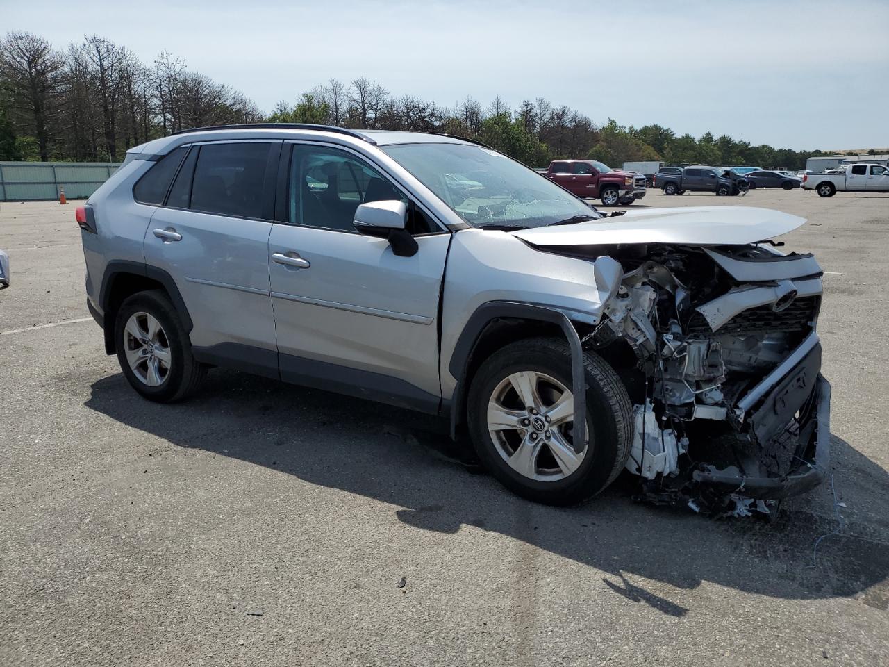 2020 Toyota RAV 4 VIN 2T3P1RFV4LW126333 Copart auction photo, front end / minor dent/scratches damage thumbnail 4
