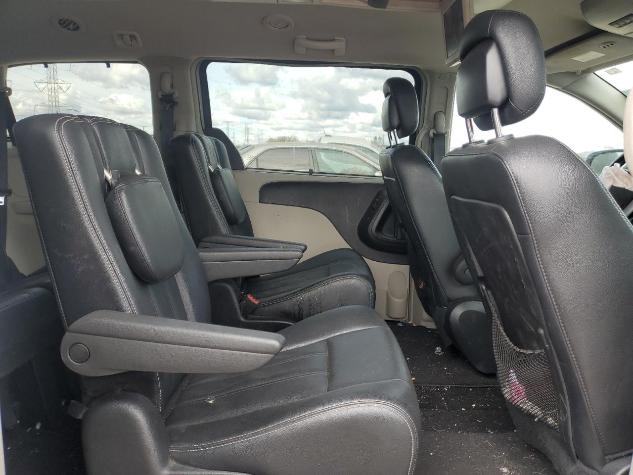 2016 Chrysler Town & Country VIN 2C4RC1BG6GR174671 Copart auction photo, front end / side damage thumbnail 11