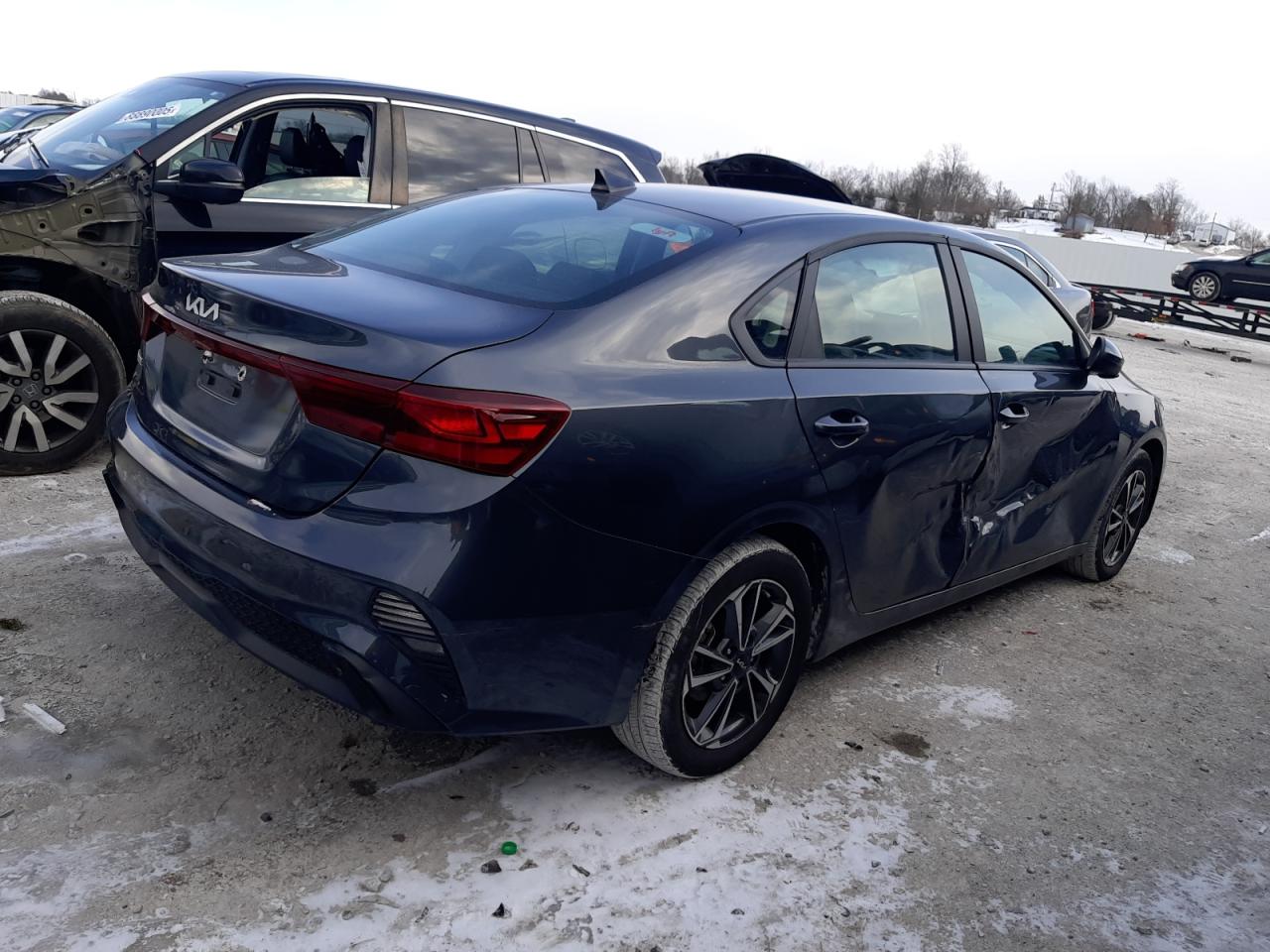 2024 KIA Forte VIN 3KPF24AD6RE724177 Copart auction photo, side damage thumbnail 3