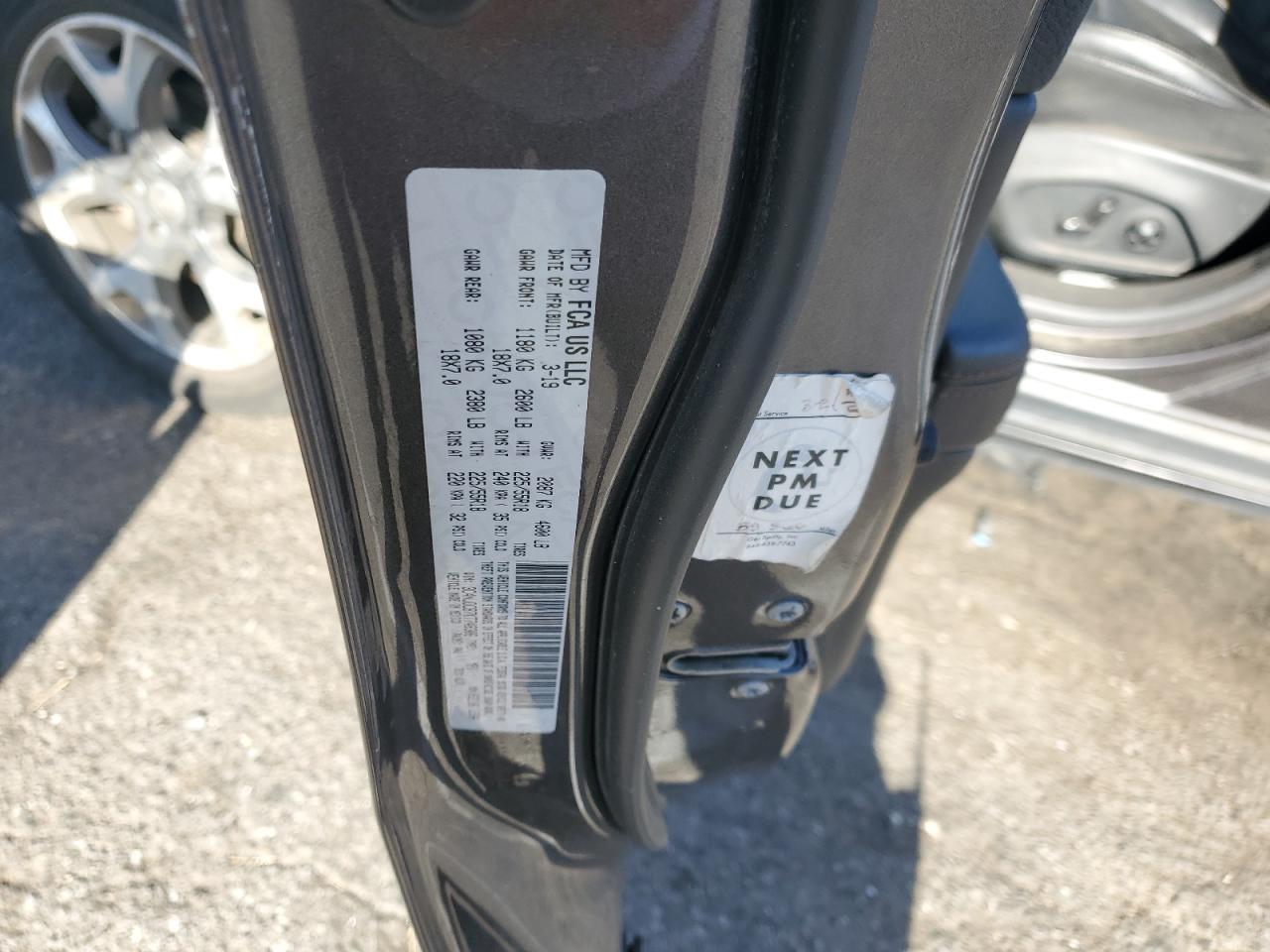 2019 Jeep Compass VIN 3C4NJDCB7KT748306 Copart auction photo, side / minor dent/scratches damage thumbnail 15