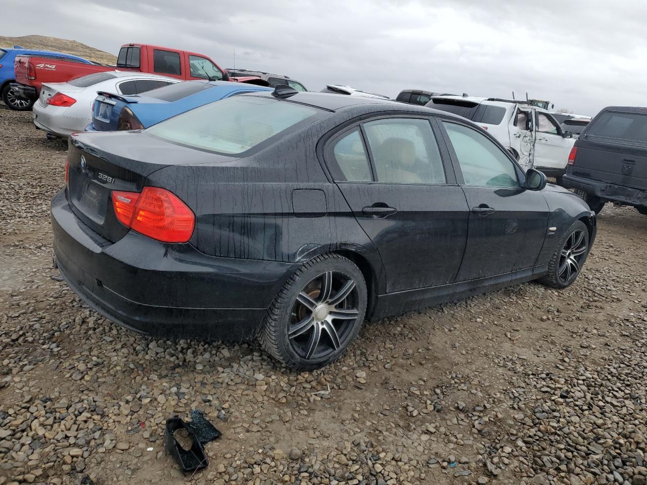 2011 BMW 3er VIN WBAPK5C51BA659132 Copart auction photo, front end damage thumbnail 3