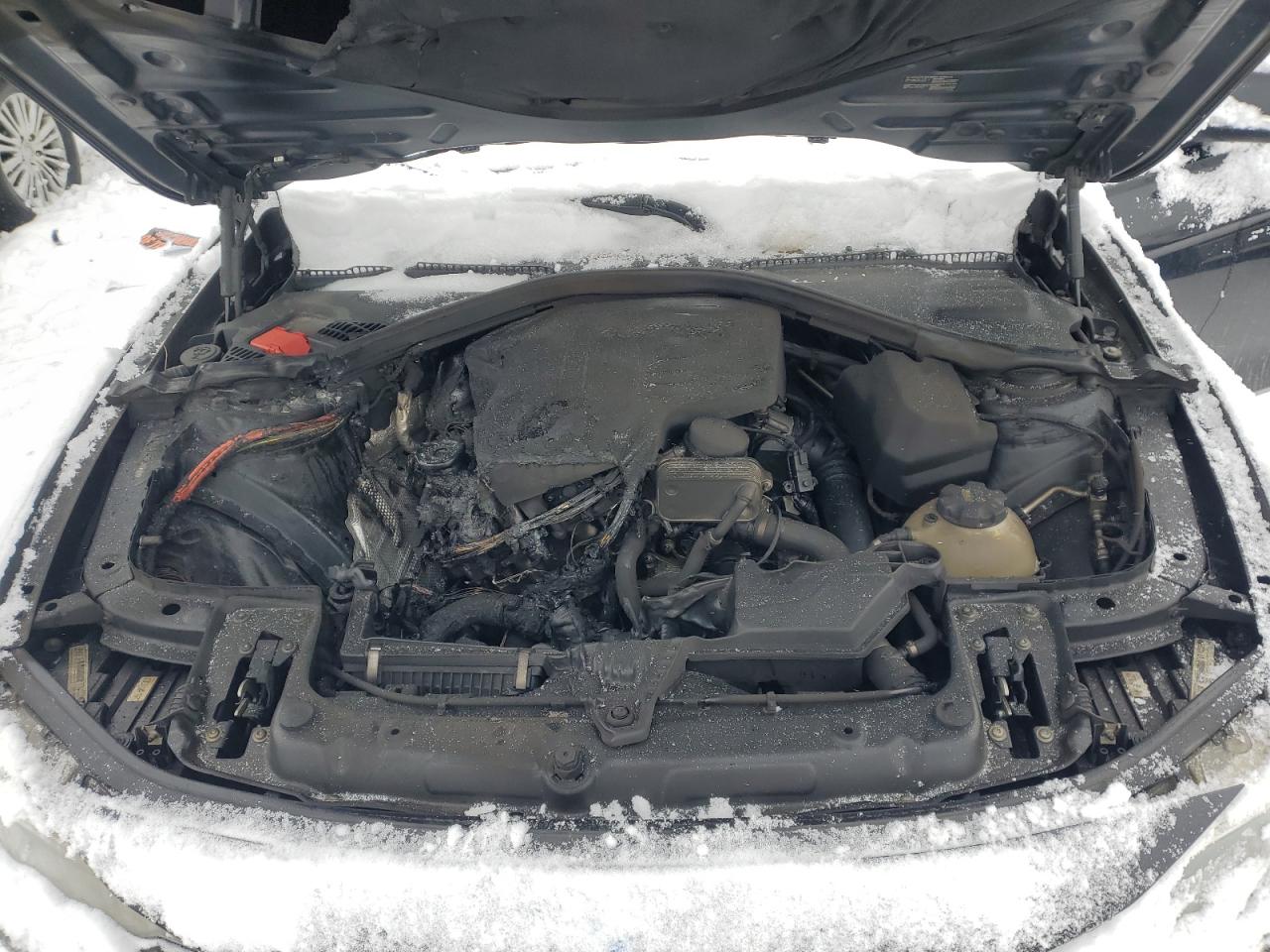 2015 BMW 3er VIN WBA3B3C55FF546828 Copart auction photo, burn - engine damage thumbnail 11