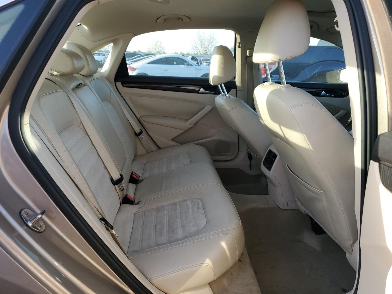 2015 Volkswagen Passat VIN 1VWCV7A3XFC085658 Copart auction photo, front end / minor dent/scratches damage thumbnail 10